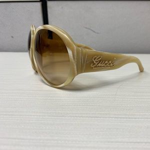 Gucci sunglasses w case